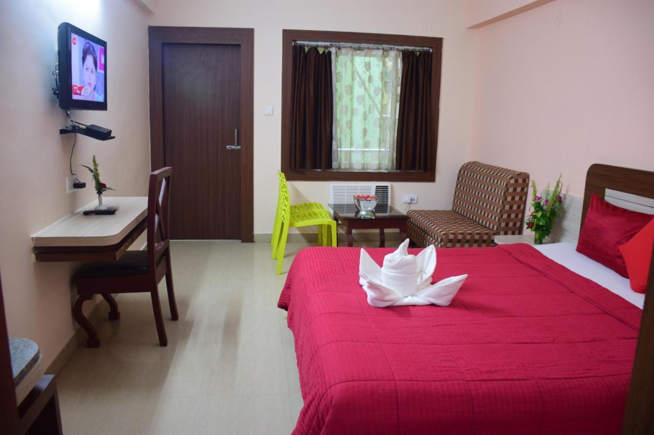Hotel Landmark Puri Buitenkant foto