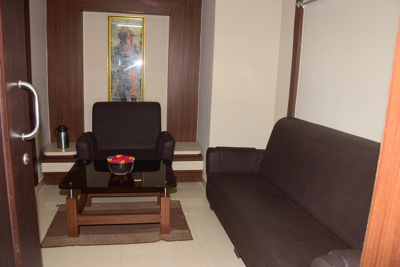 Hotel Landmark Puri Buitenkant foto