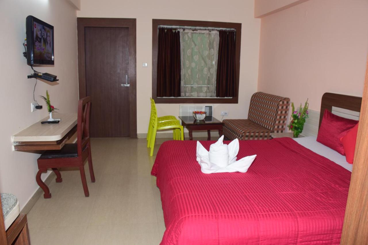 Hotel Landmark Puri Buitenkant foto